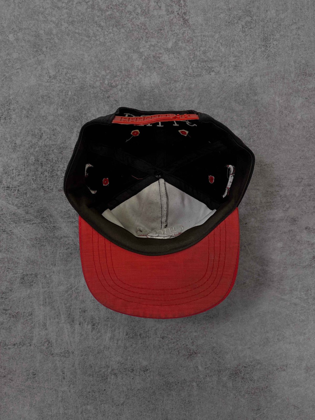 Vintage 1990s Chicago Bulls Snapback Cap - NBA Black Red Embroidered Hat