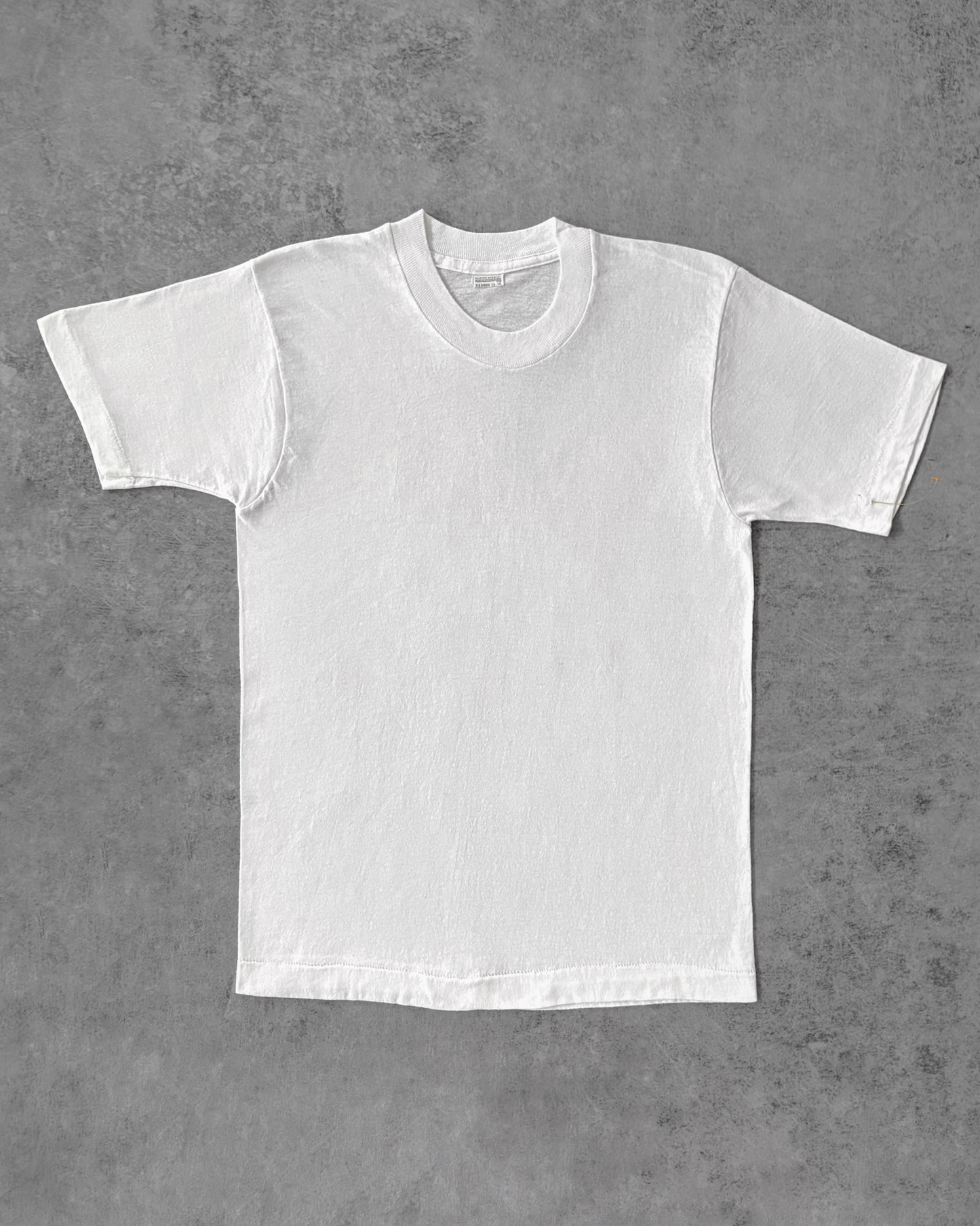 Vintage 1980s Blank White Tee – Made in USA – Single Stitch