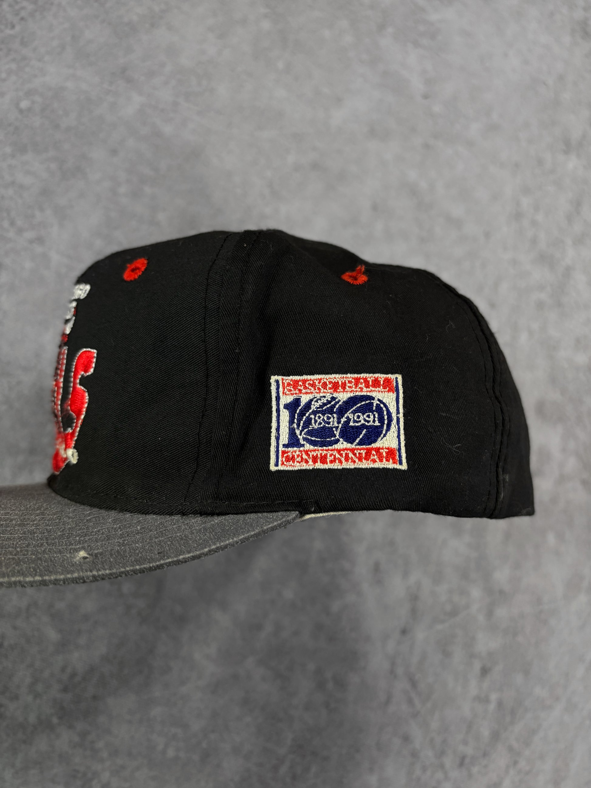 Chicago Bulls 1991 cap green undervisor detail