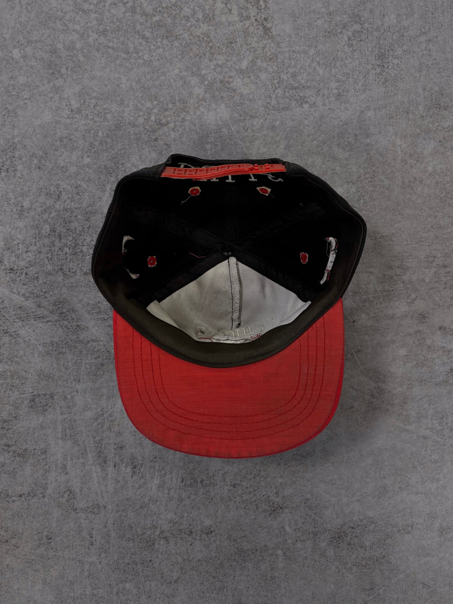 Vintage 1990s Chicago Bulls Snapback Cap - NBA Black Red Embroidered Hat