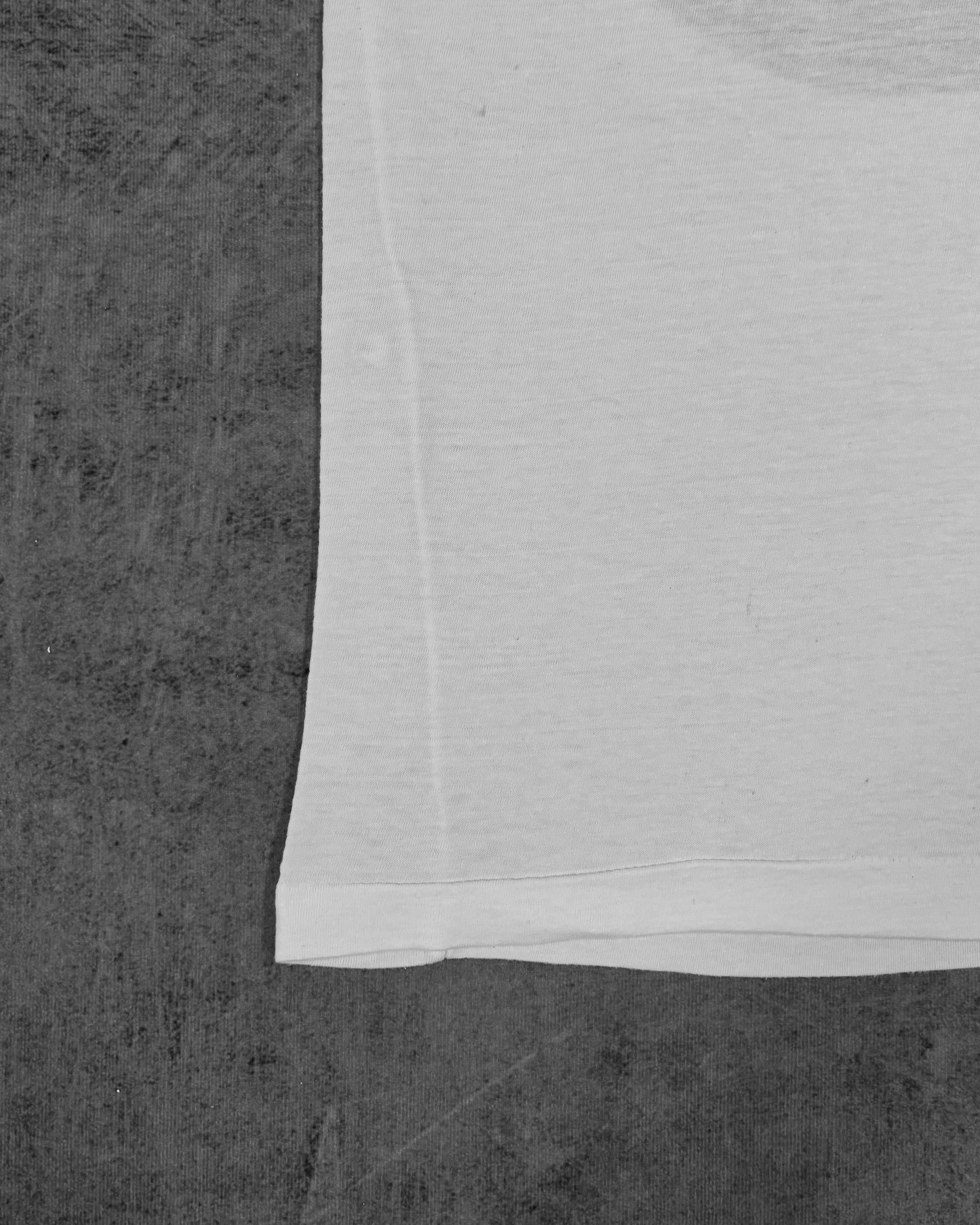 BMW logo t-shirt size tag detail