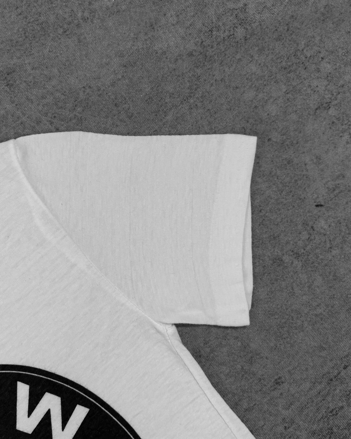 BMW logo t-shirt fabric detail
