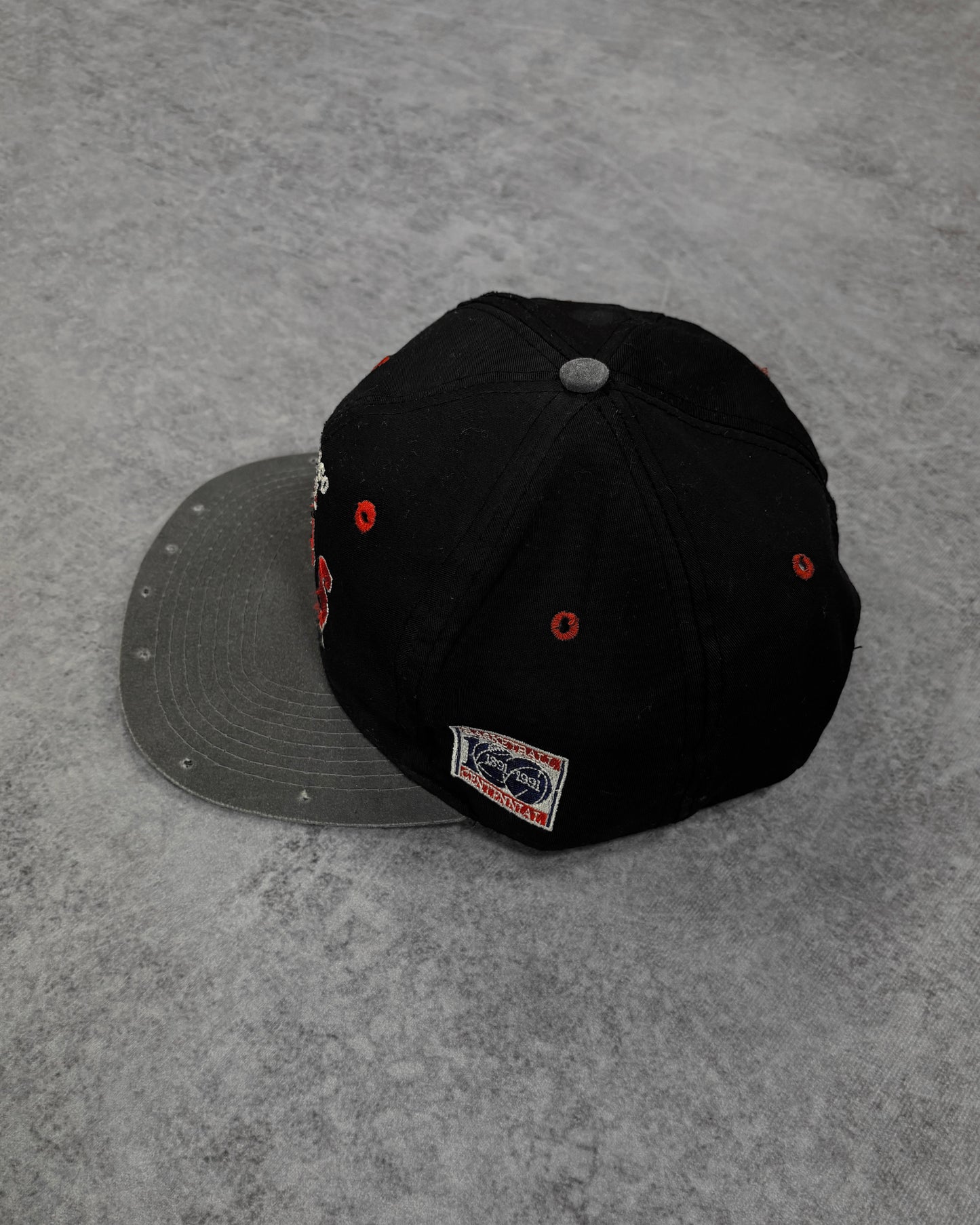 Chicago Bulls 1991 cap six-panel construction detail