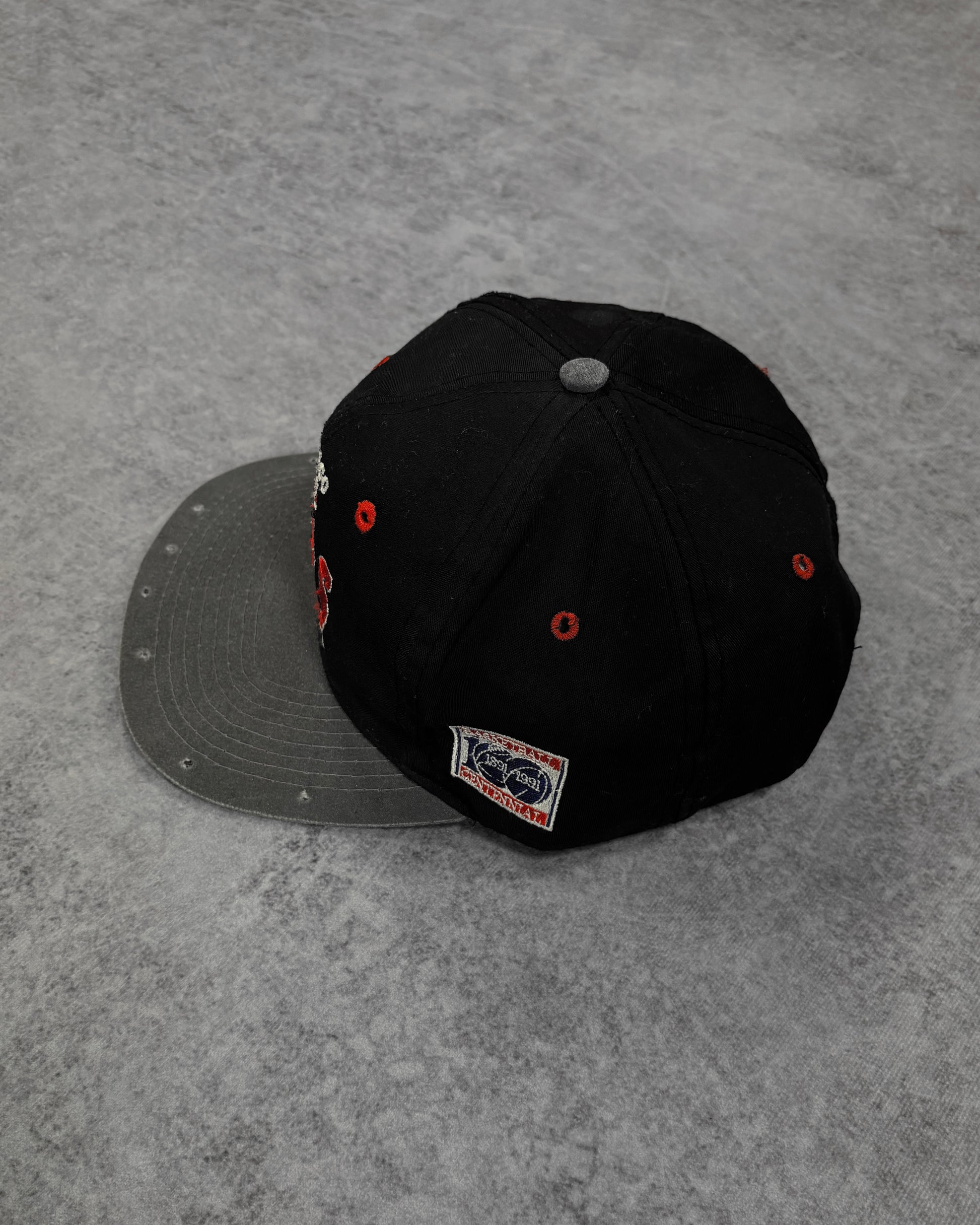 Chicago Bulls 1991 cap six-panel construction detail