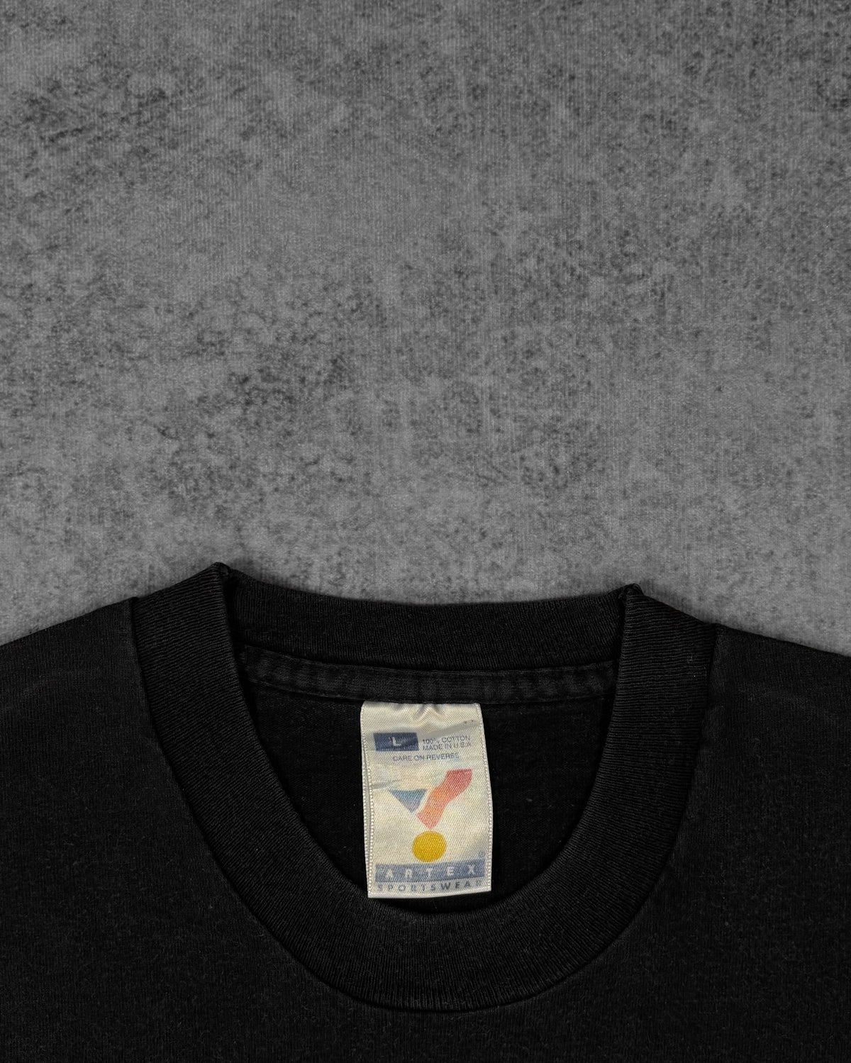 Vintage 1990s Carolina Panthers T-shirt – 1995 NFLP copyright print detail