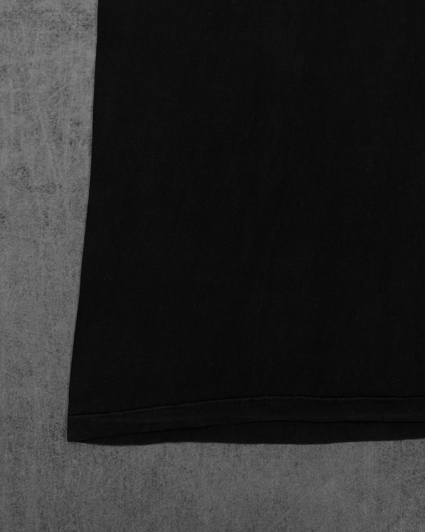 Single stitch detail on collar and sleeve of vintage 1989 t-shirt