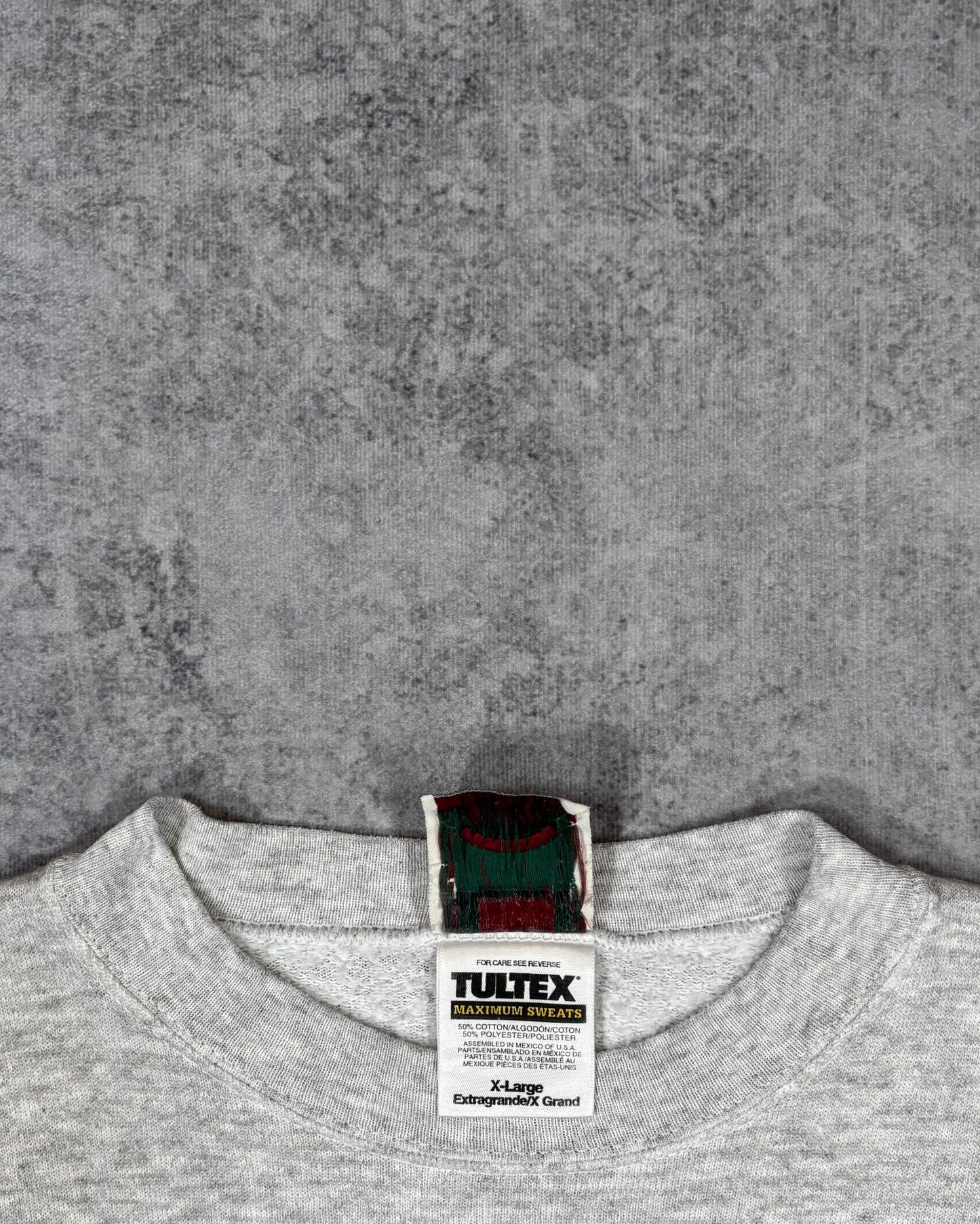 Vintage 1990s North American Outfitters Deer Hunting Graphic Crewneck Sweatshirt – Tultex Blank – Hunting Rifle Print