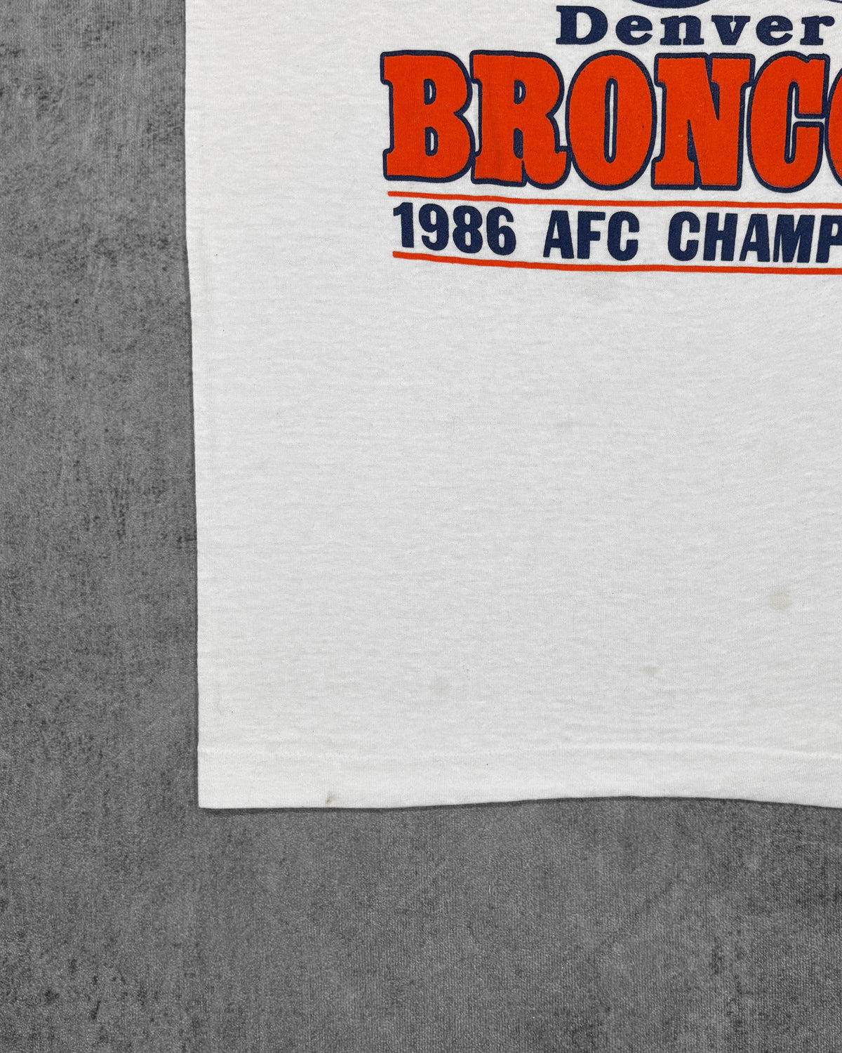 Vintage 1987 Denver Broncos T-shirt – sleeve and hem stitching detail