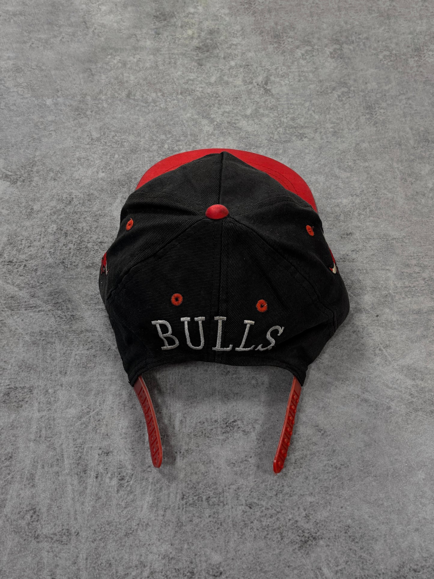 Vintage 1990s Chicago Bulls Snapback Cap - NBA Black Red Embroidered Hat