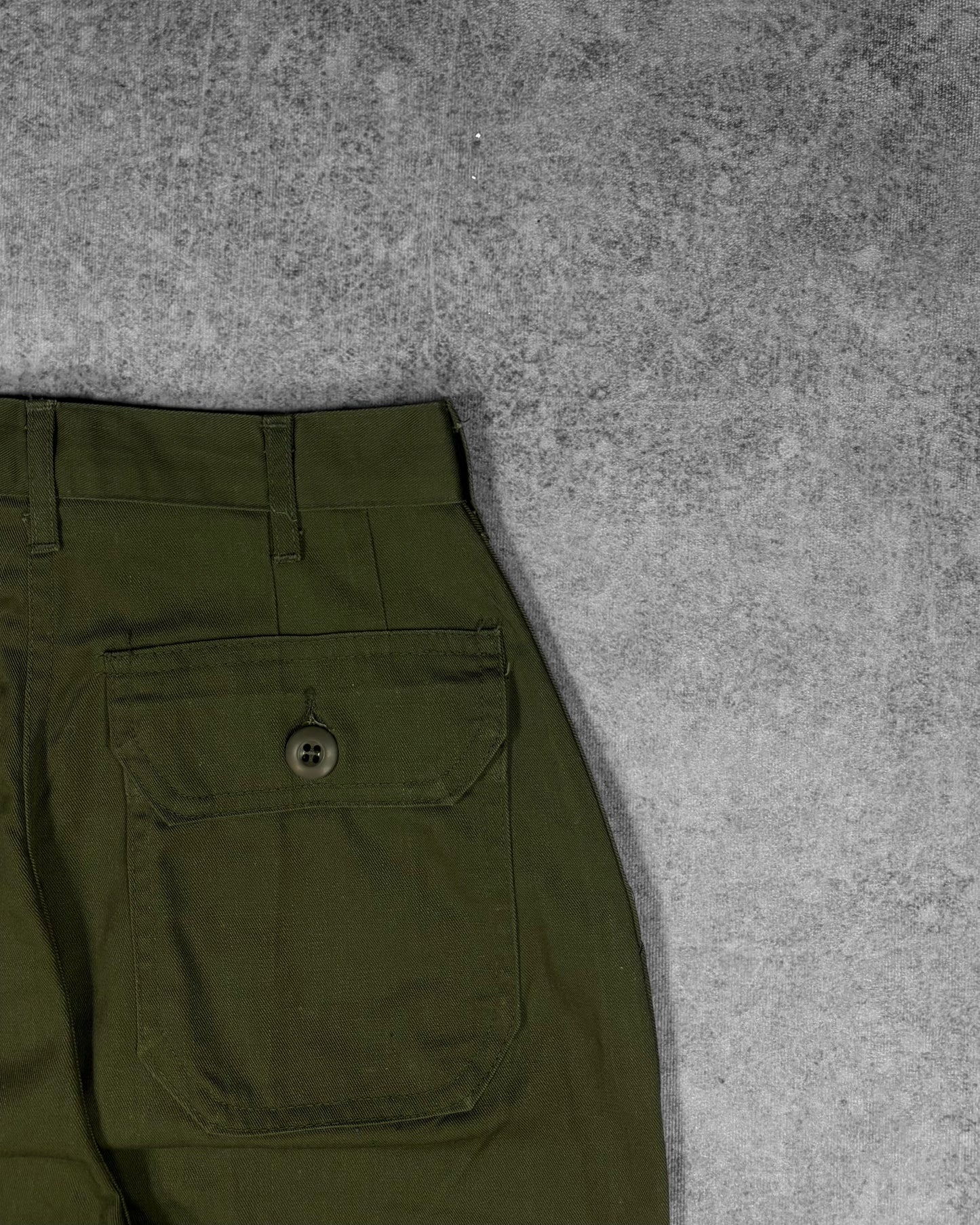 Vintage 1979 US Army OG-507 fatigue utility pants – stitching detail