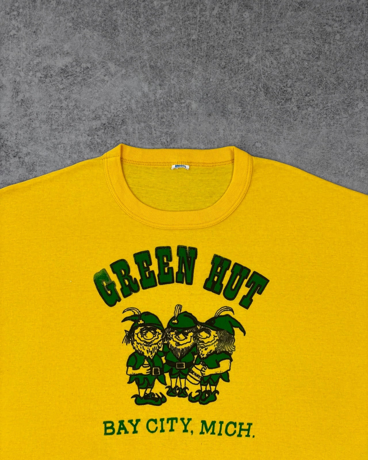 Vintage 1980s Green Hut Bay City Michigan Graphic T-Shirt – Screen Print