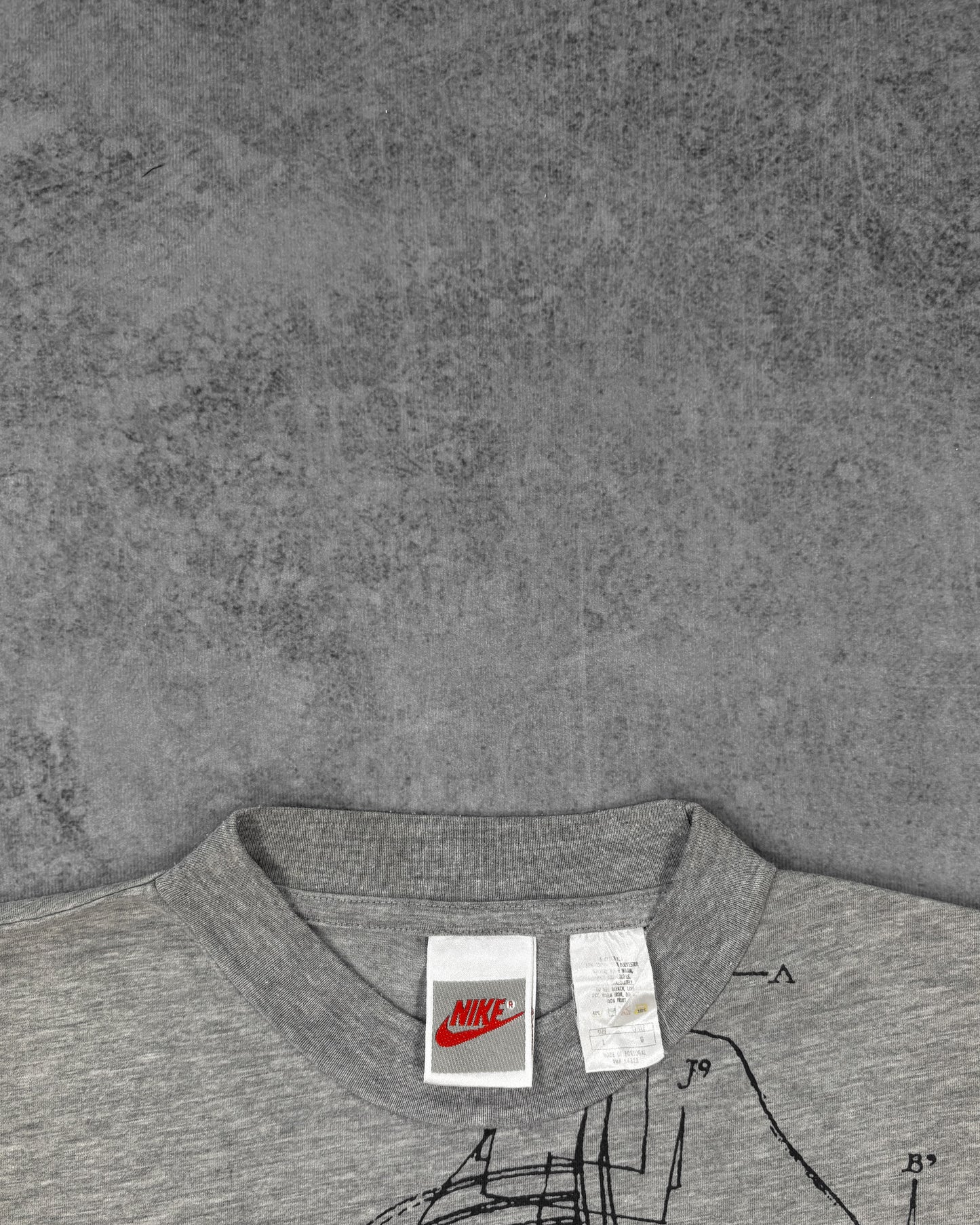 Sleeve print detail on the Nike Air Max technical graphic t-shirt